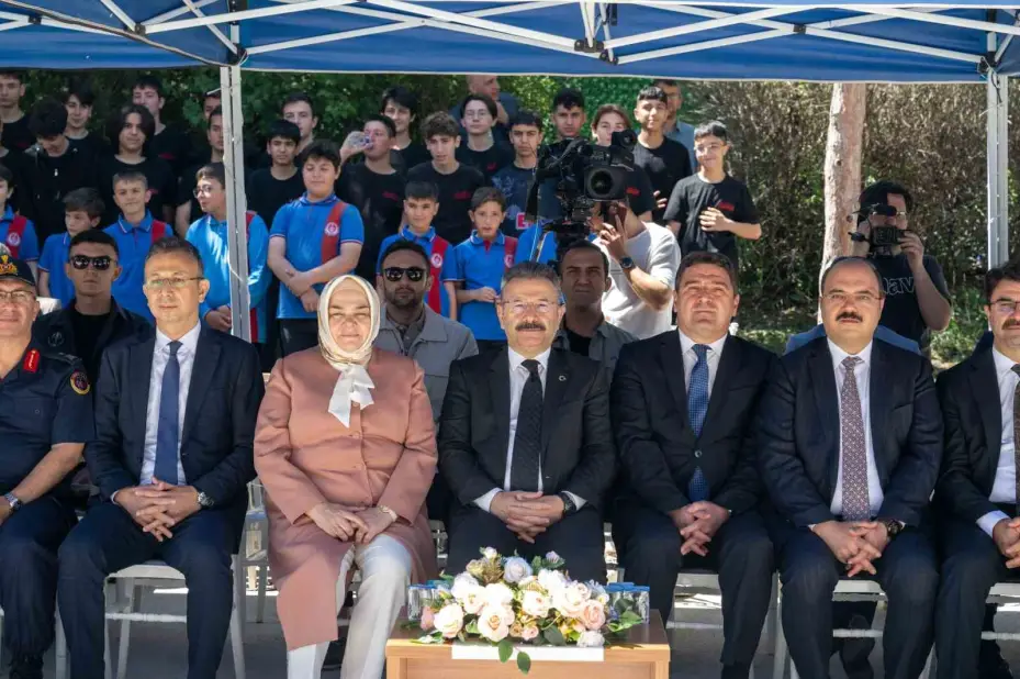 Vali Aksoy, Eskişehir Anadolu İmam Hatip Lisesi’nin açılış törenine katıldı