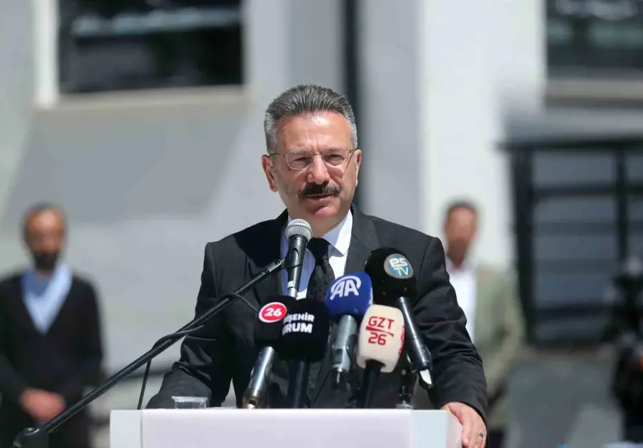 Vali Aksoy, Eskişehir Anadolu İmam Hatip Lisesi’nin açılış törenine katıldı