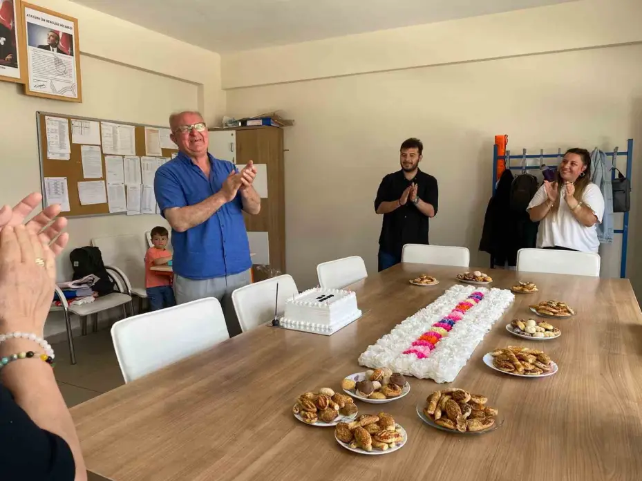 Emekliye ayrılacak okul müdürünü şaşırtan tören