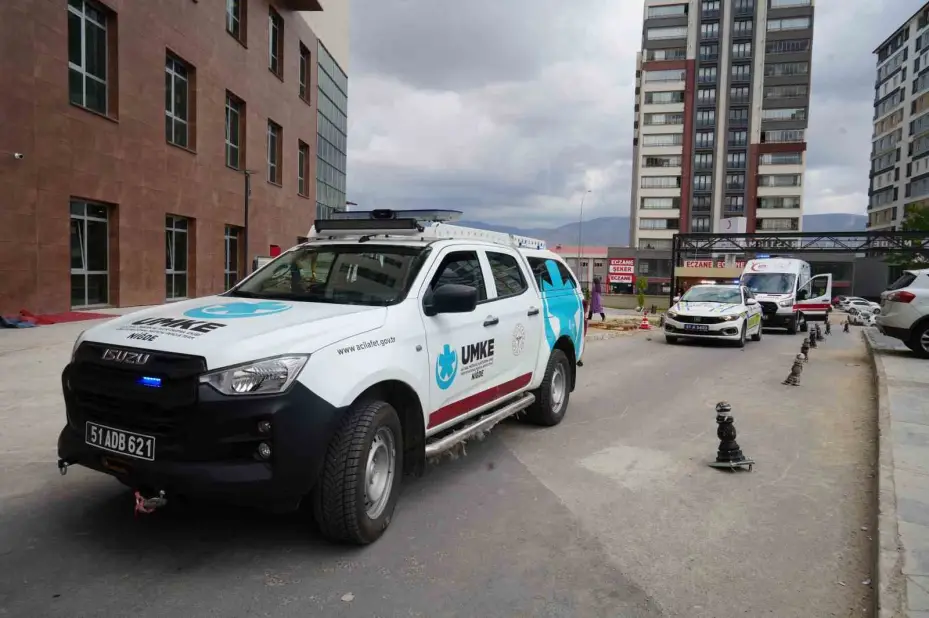 Niğde Eğitim ve Araştırma Hastanesi’nde gerçeğini aratmayan yangın ve KBRN tatbikatı