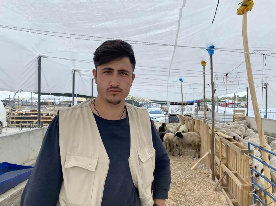 Konya’da kurban satıcıları yarını bekliyor