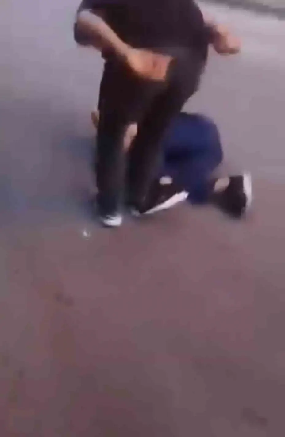 Ankara’da bir grup çocuk bıçak çekip öldüresiye darp ettikleri akranlarının videolarını sosyal medya hesaplarından yayınladı