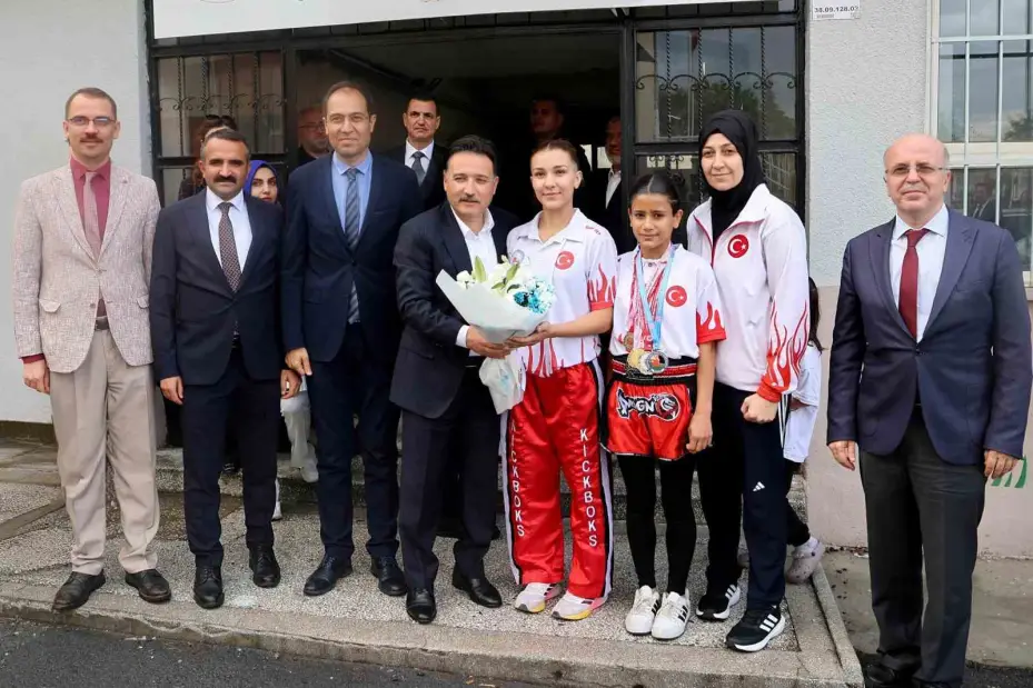 Vali Çiçek’ten Erva Sağlık Spor Kulübü’ne ziyaret