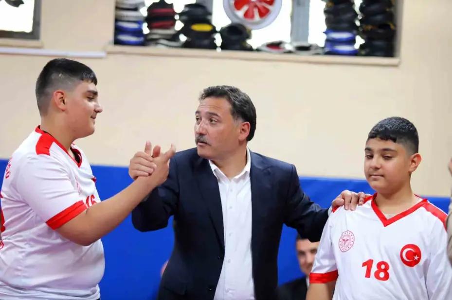 Vali Çiçek’ten Erva Sağlık Spor Kulübü’ne ziyaret