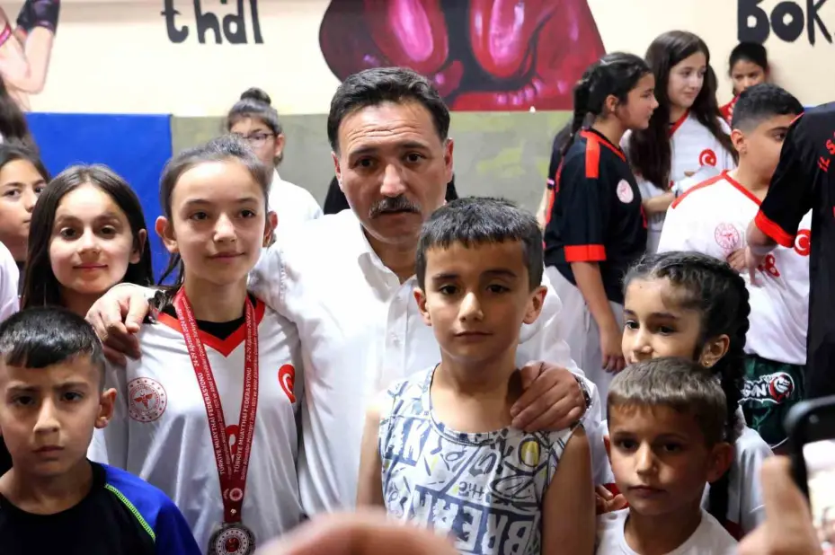 Vali Çiçek’ten Erva Sağlık Spor Kulübü’ne ziyaret