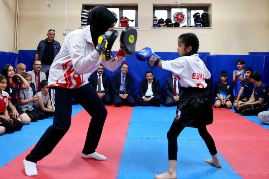 Vali Çiçek’ten Erva Sağlık Spor Kulübü’ne ziyaret