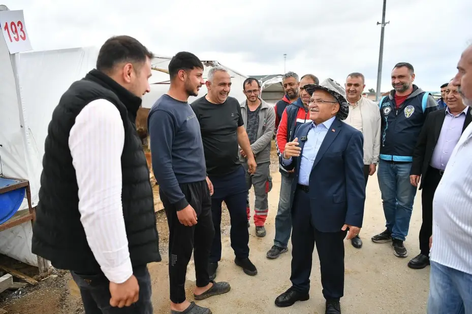 Başkan Büyükkılıç’tan Mimarsinan Kurban Pazarı’nda sıkı pazarlık ve samimi buluşma