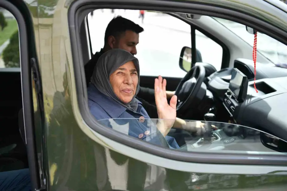 Büyükşehir Belediyesi, mezarlıkları bayram ziyaretine hazırladı