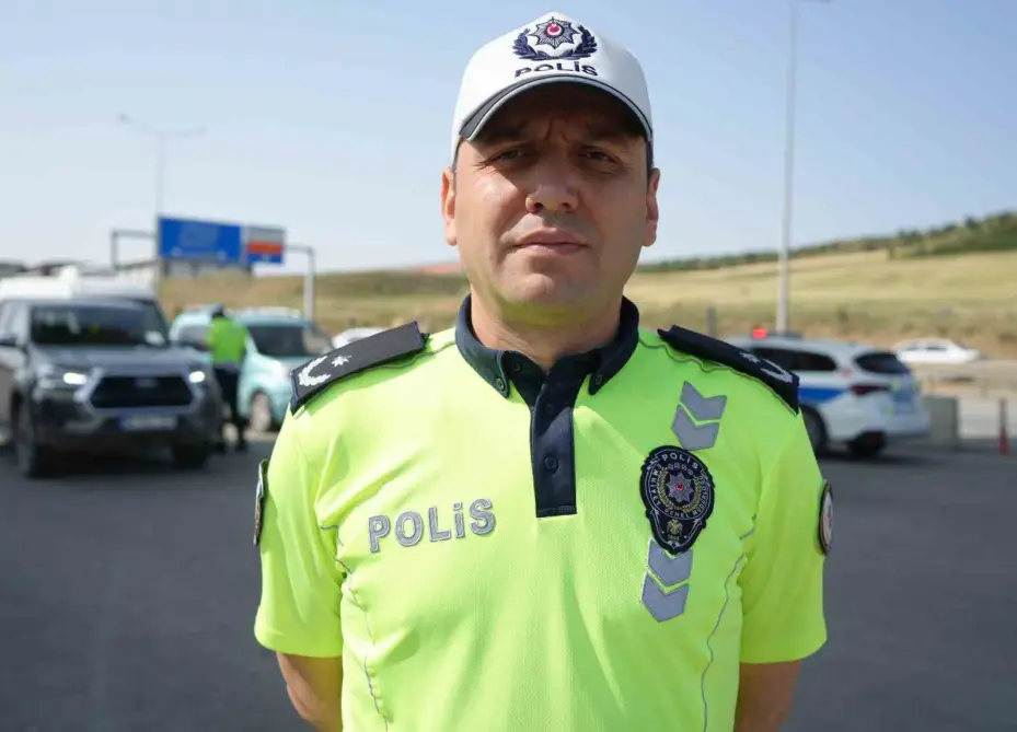 Tatilcilerin bayram yolcuğu başladı: 43 ilin geçiş güzergahında sıkı tedbir alındı
