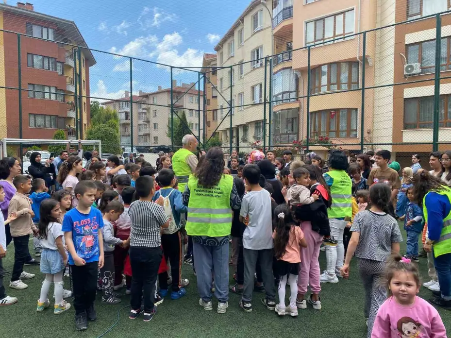 (ÖZEL) Gönüllüler el ele, çocukların bayramı şenleniyor
