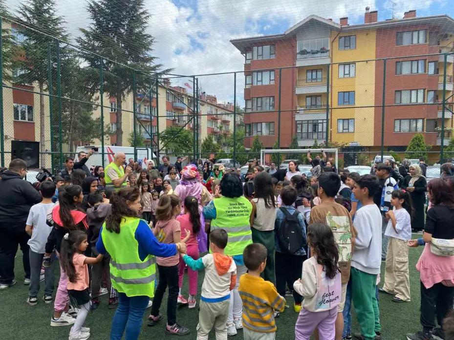 (ÖZEL) Gönüllüler el ele, çocukların bayramı şenleniyor