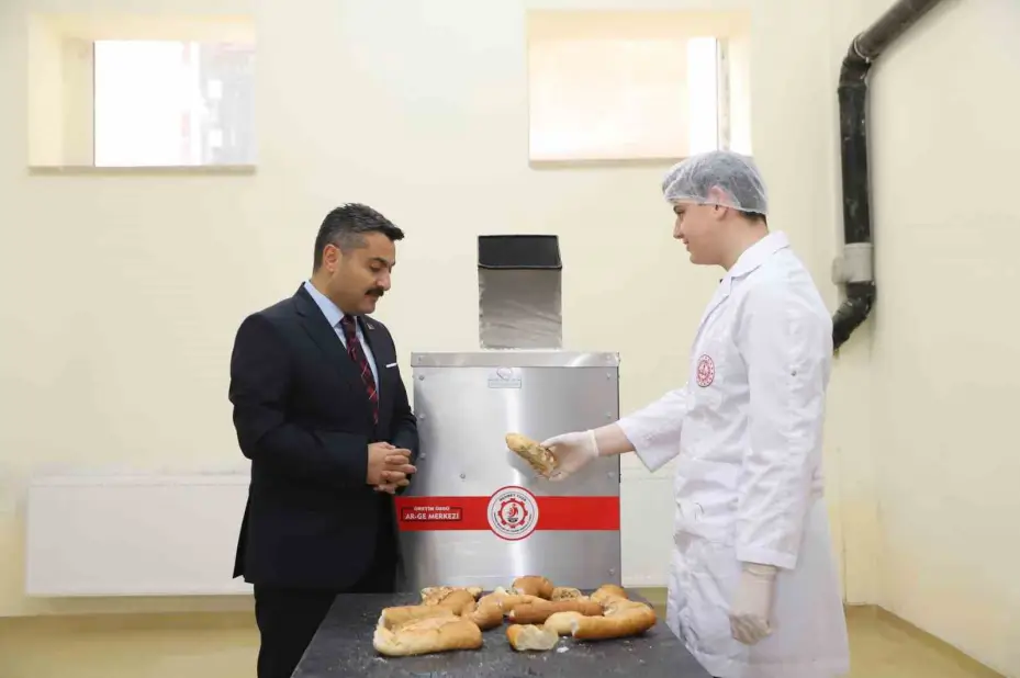 Sivas’ta atık gıdalar mamaya dönüşüyor
