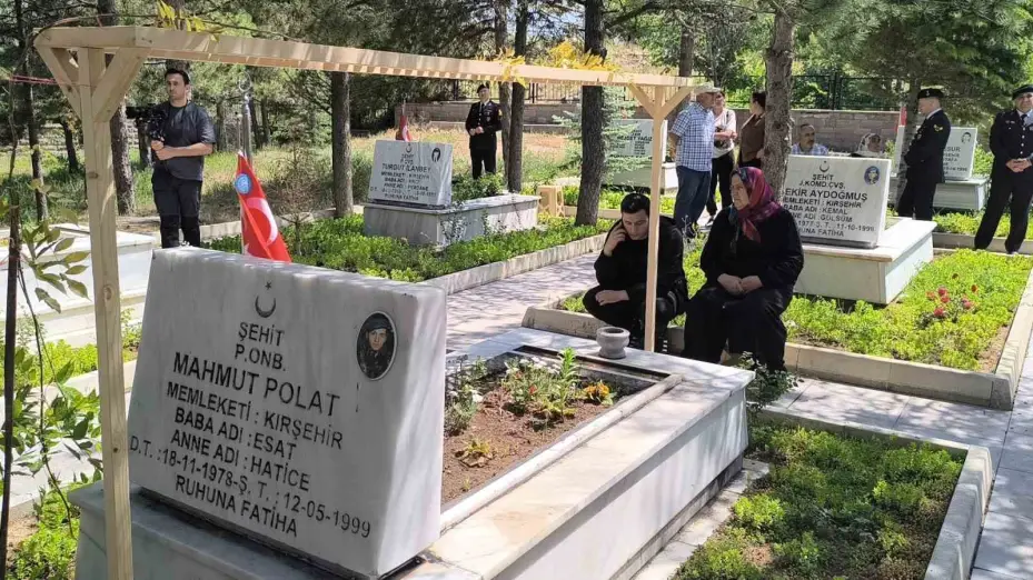 Kırşehir’de şehitlikte duygusal anlar