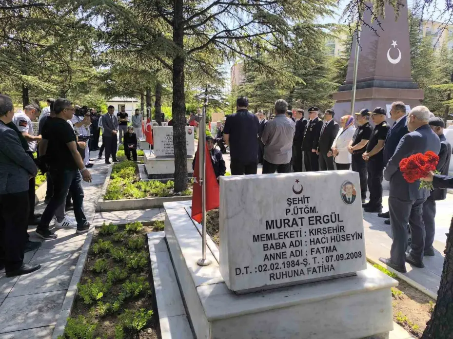 Kırşehir’de şehitlikte duygusal anlar