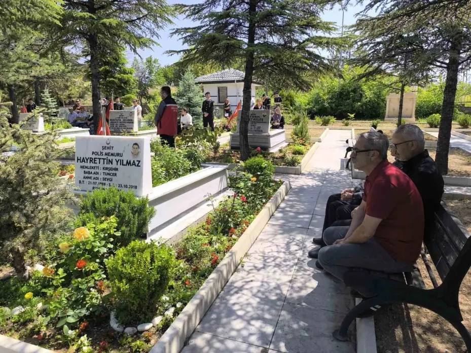 Kırşehir’de şehitlikte duygusal anlar