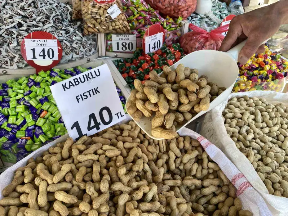 Kurban Bayramı’na bir gün kala kuruyemişçilerin işleri yoğunlaştı