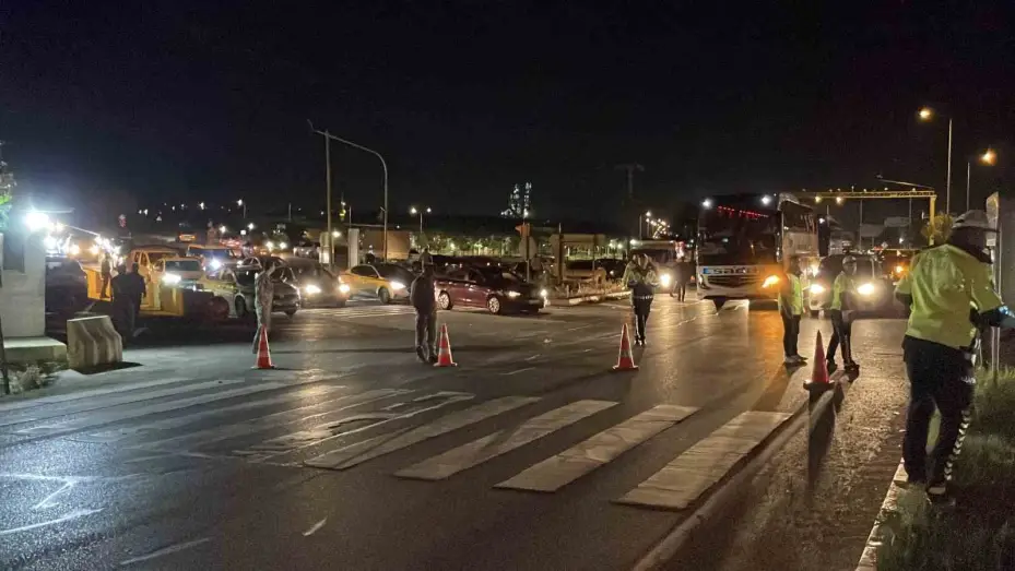 Havalimanı yolunda kaza, 5 kişi yaralandı
