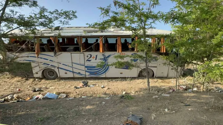 Konya’da yolcu otobüsü devrildi: 1 ölü, 23 yaralı