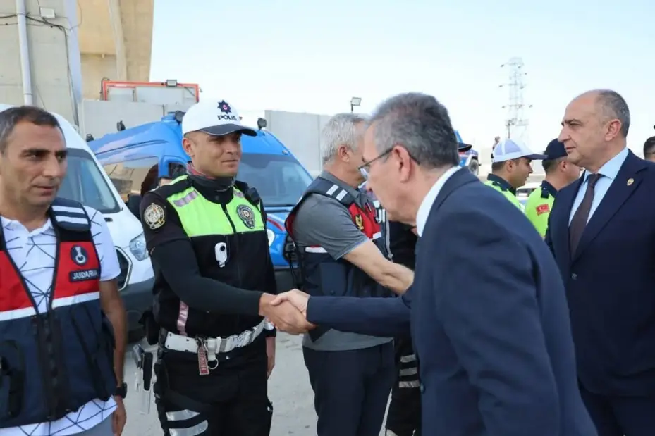 Kırıkkale il protokolü, görevi başında bulunan personelin bayramını kutladı