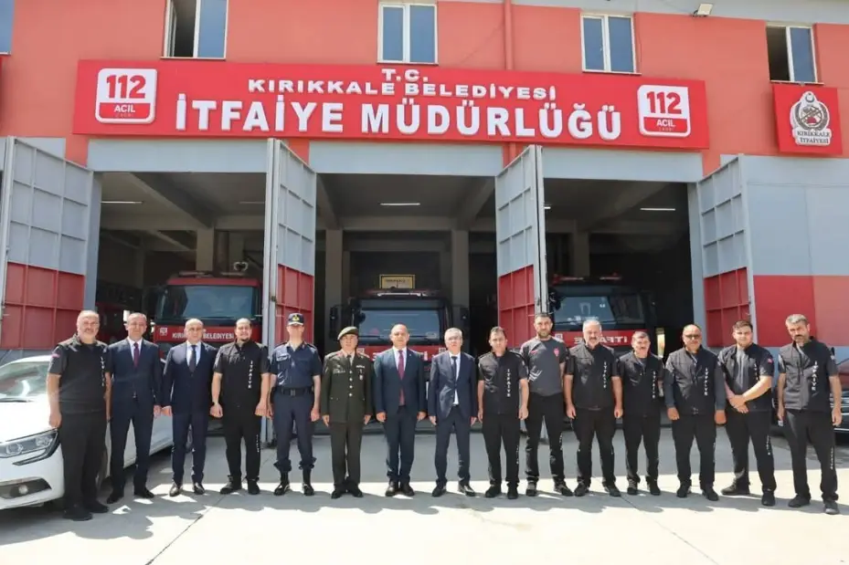 Kırıkkale il protokolü, görevi başında bulunan personelin bayramını kutladı
