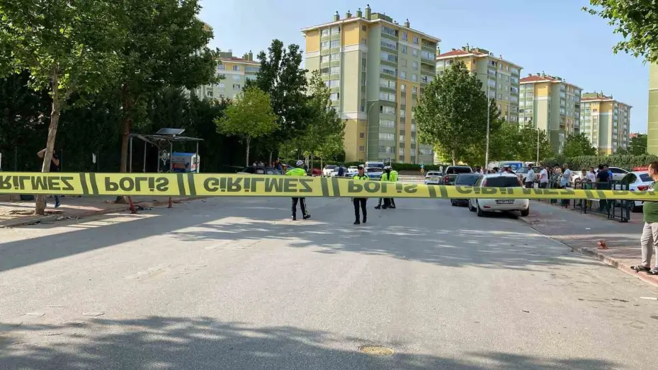 Otomobilin çarptığı motokurye hayatını kaybetti