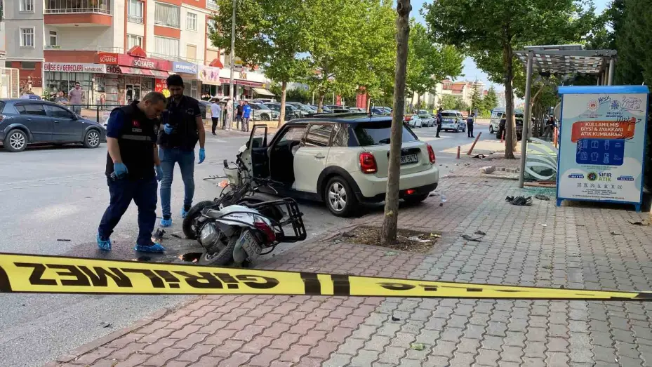 Otomobilin çarptığı motokurye hayatını kaybetti