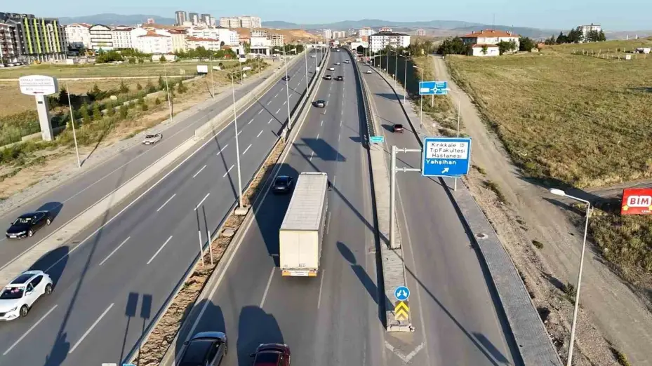 "Bu meslek kadınlara göre değil" dediler, o direksiyon başına geçti: Yolların sultanı Meliha
