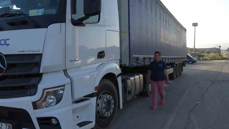 "Bu meslek kadınlara göre değil" dediler, o direksiyon başına geçti: Yolların sultanı Meliha