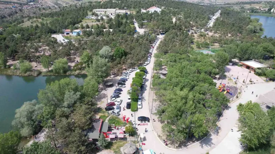 Ankaralılar Kurban Bayramı’nda Mavi Göl’e akın etti