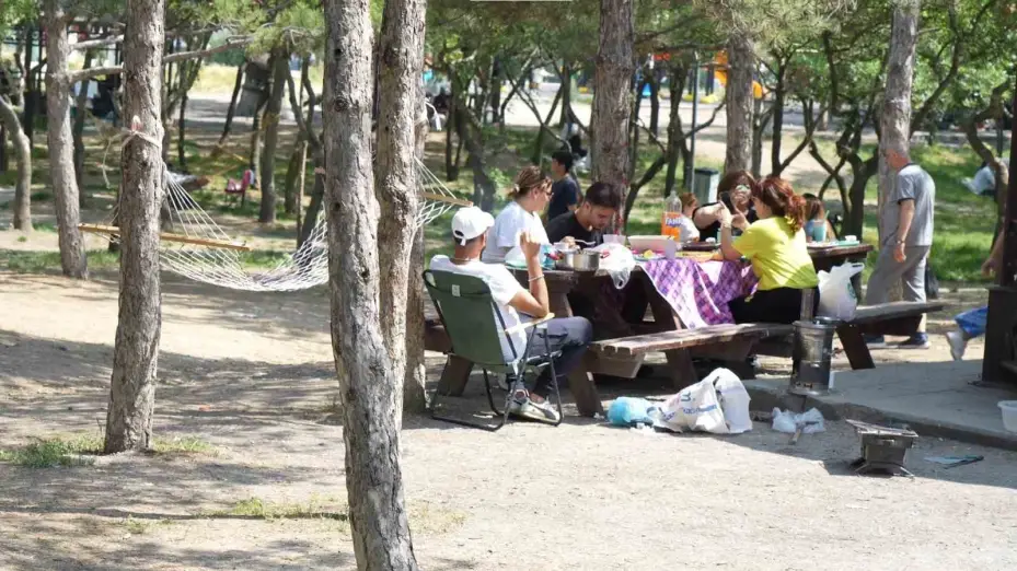 Ankaralılar Kurban Bayramı’nda Mavi Göl’e akın etti