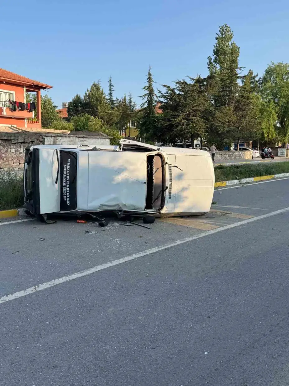 Otomobil takla attı: 3 yaralı