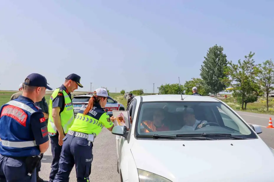 İl Jandarma Komutanlığı Dedebağı, yol denetimlerine katıldı