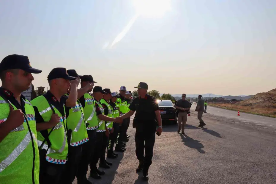 İl Jandarma Komutanlığı Dedebağı, yol denetimlerine katıldı