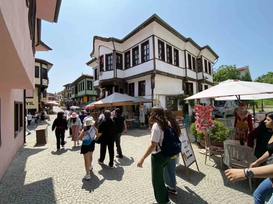 Turistler bayram tatilinde Tarihi Odunpazarı Evleri’ni ziyaret etti