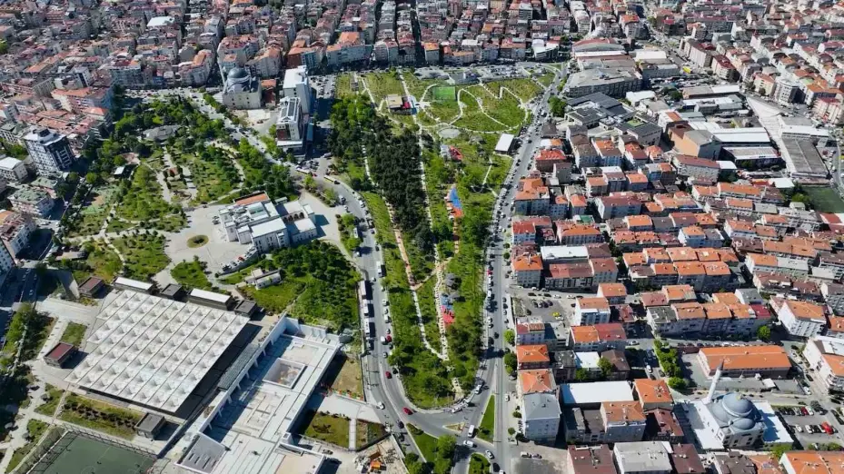 Bakan Kurum’dan Bağcılar millet bahçesi paylaşımı