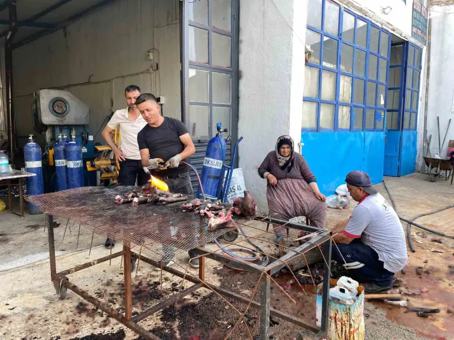 Niğde’deki metal ustaları bayramda tezgahlarını kelle ütmek için açıyor