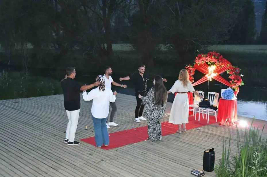 Zamantı Irmağı’nda sürpriz evlilik teklifi
