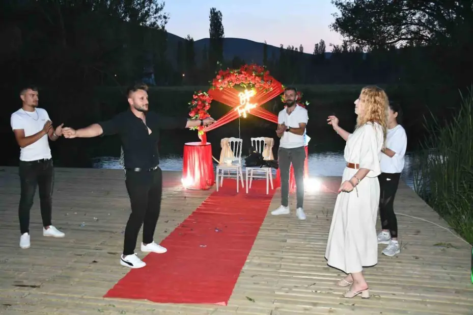 Zamantı Irmağı’nda sürpriz evlilik teklifi