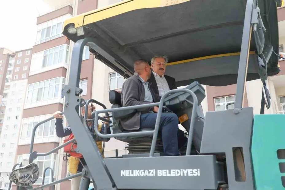 Melikgazi Belediyesi, 17 bölgede yol çalışması yapıyor