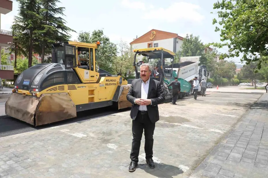 Melikgazi Belediyesi, 17 bölgede yol çalışması yapıyor