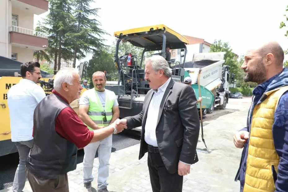 Melikgazi Belediyesi, 17 bölgede yol çalışması yapıyor