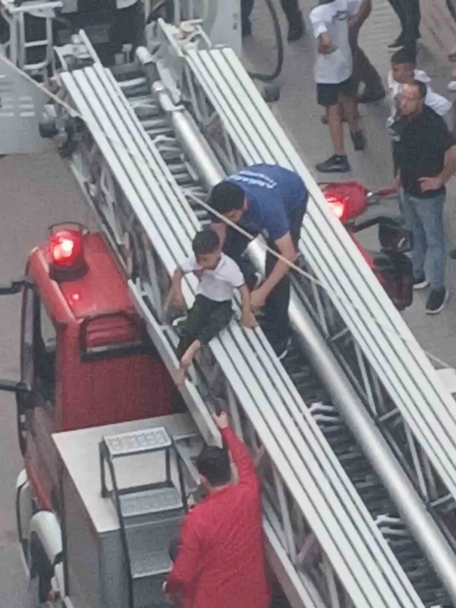 Polatlı’da bina yangını: Mahsur kalanlar kurtarıldı