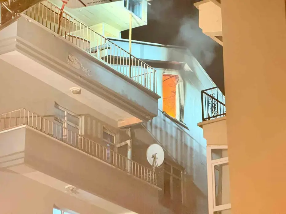 Polatlı’da 5 katlı binada yangın çıktı