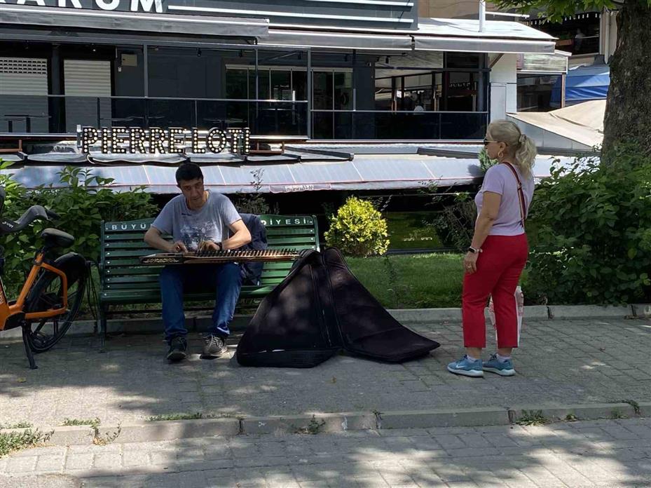 Bayram tatilinde sokak sanatını vatandaşlarla buluşturdu