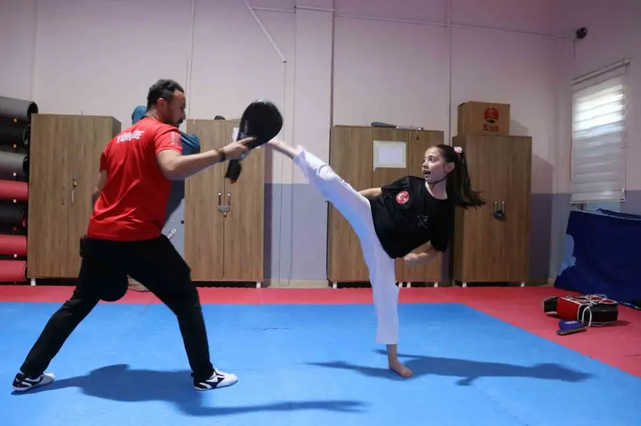 Hobi olarak başladığı taekwondoda Kayseri şampiyonu oldu