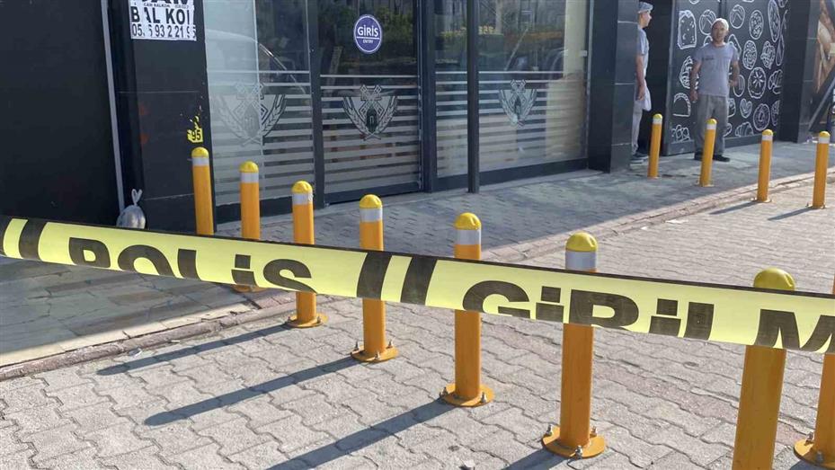 Önce tokalaştı sonra bacaklarından vurdu