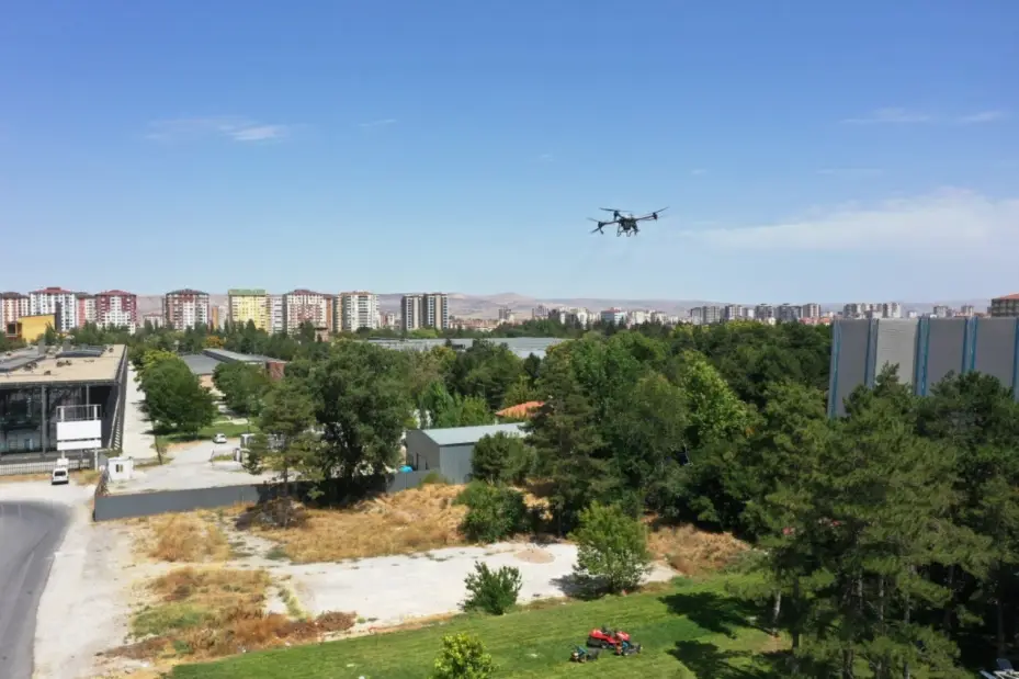 Kocasinan Belediyesi, drone ile tüm açık alanları ilaçlıyor