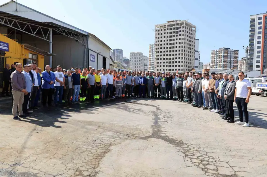 Başkan Yalçın personelle bayramlaştı