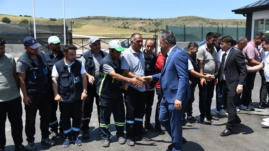 Pursaklar Belediye Başkanı Çetin, belediye personeliyle bayramlaştı