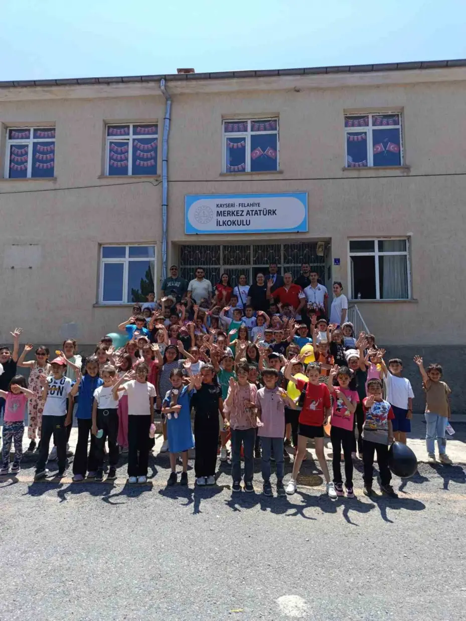 ERÜ’den "Spor Yap, Karne hediyesini kap’ etkinliği